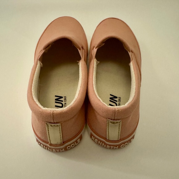 Kenneth Cole Women's The Run Slip-On Canvas Sneakers - Size 9 - Picture 3 of 4